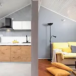 Daire Relaxed Attic In The Old Town Pula