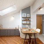 Relaxed Attic In The Old Town Daire Pula