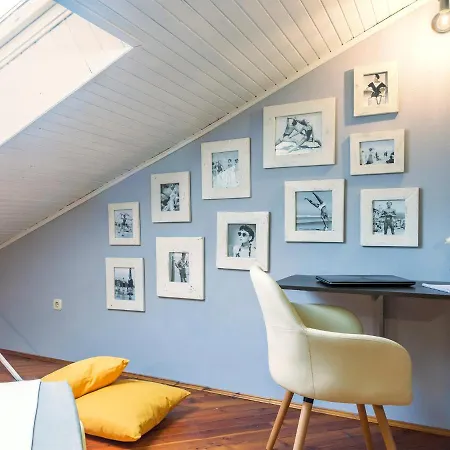 Daire Relaxed Attic In The Old Town