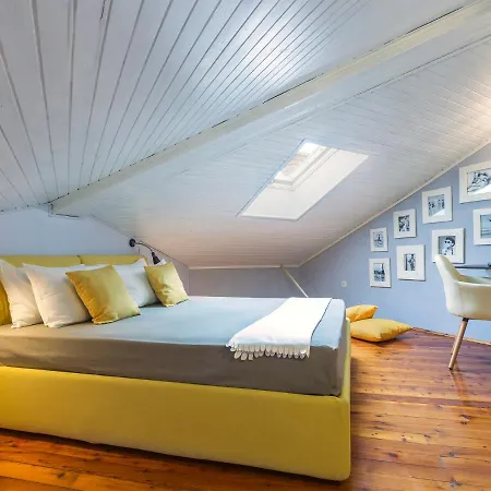 Relaxed Attic In The Old Town Daire *