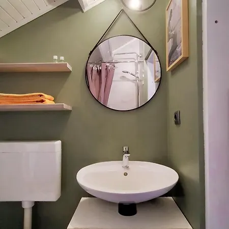 Relaxed Attic In The Old Town Daire