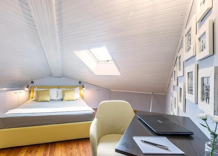 Relaxed Attic In The Old Town Appartement Pula