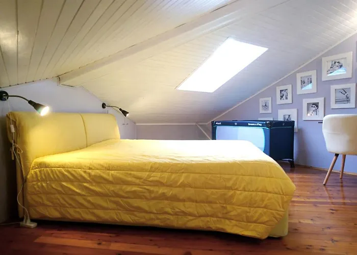 Relaxed Attic In The Old Town Daire