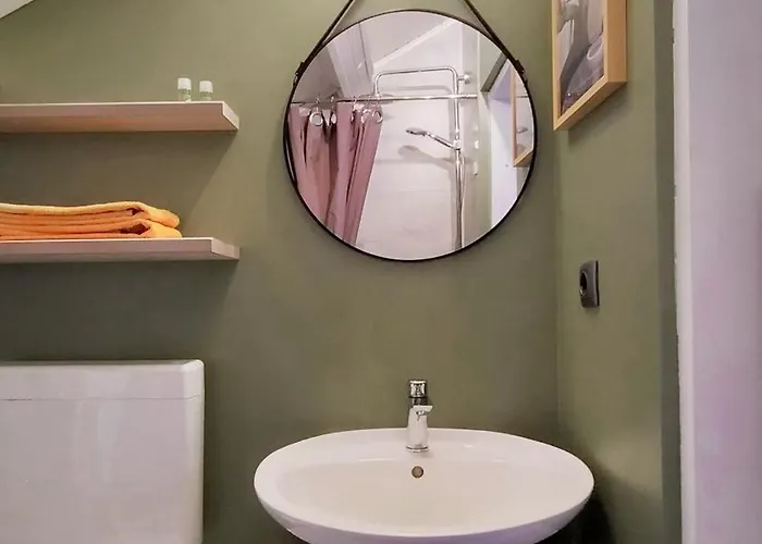 Relaxed Attic In The Old Town Daire