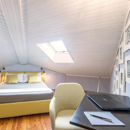 Relaxed Attic In The Old Town Apartment Pula