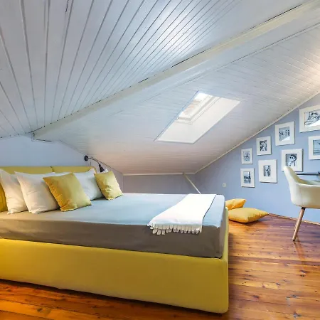 Relaxed Attic In The Old Town Apartment *