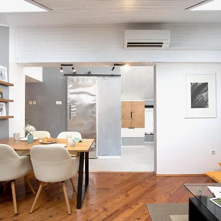 Relaxed Attic In The Old Town Apartment Pula