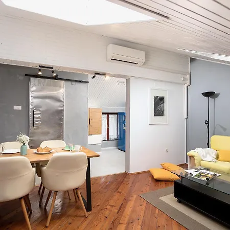 Relaxed Attic In The Old Town Apartment *
