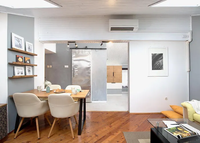Relaxed Attic In The Old Town Διαμέρισμα Πούλα